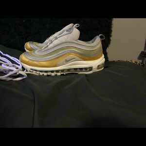 aur max 95 new laces great condition